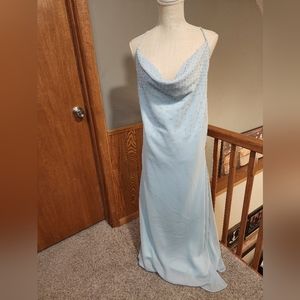 🎈Milano baby blue size 6XL slip on gown perfect for prom or a wedding.
